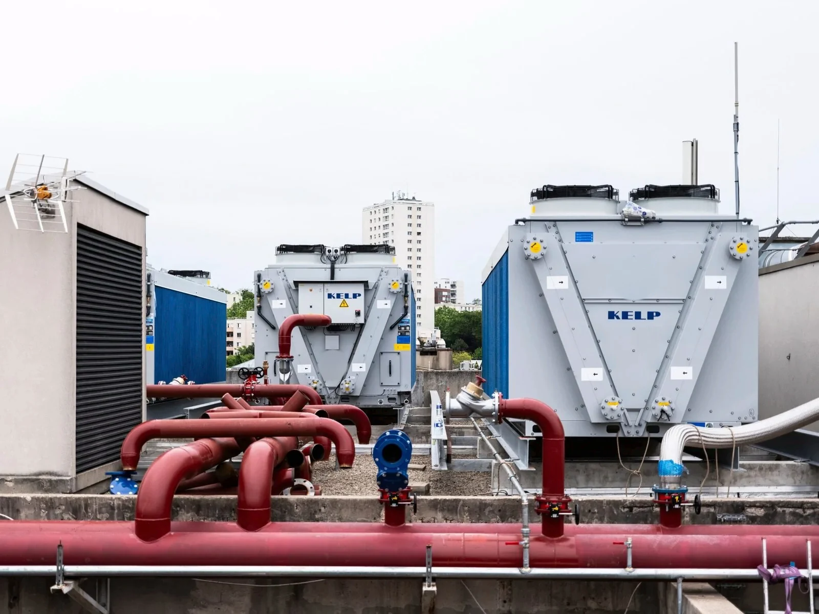The adiabatic dry coolers installed and connected on the roof